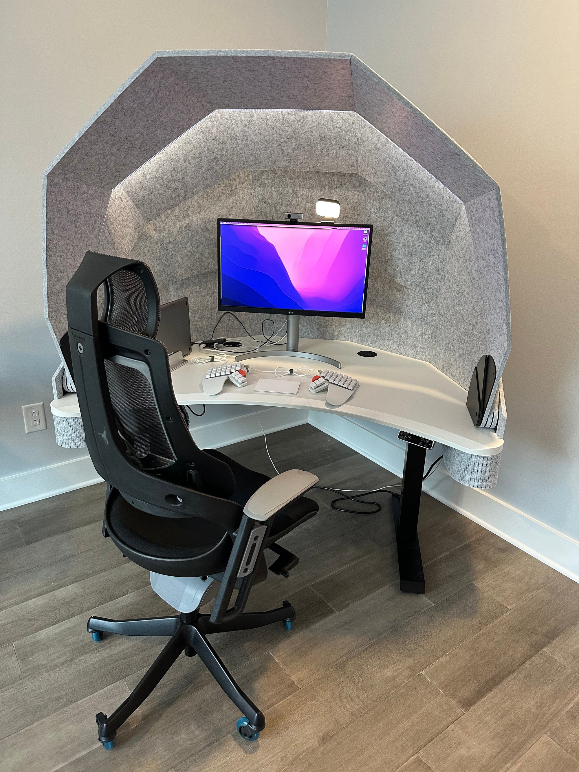 MojoDome: Desk + Soundproofing + 3 Accessories Non Epicor MojoDome