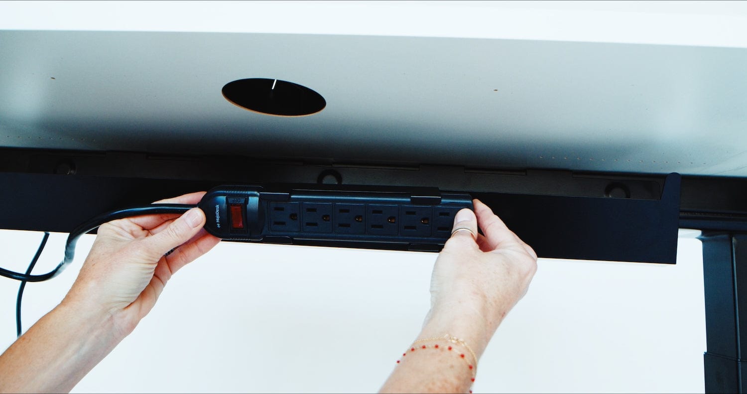 MAGicSnap Magnetic 6 Outlet Power Bar MojoDesk Cable Management
