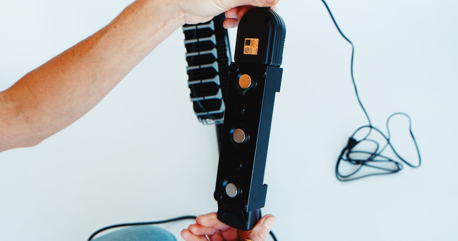 MAGicSnap Magnetic 6 Outlet Power Bar MojoDesk Cable Management